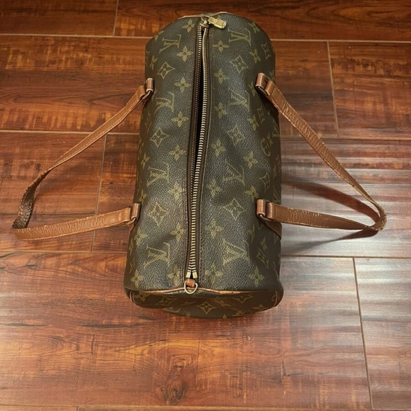 Louis Vuitton Brown Duffel Bag with Iconic Monogram Pattern and Leather Straps - Picture 2 of 4